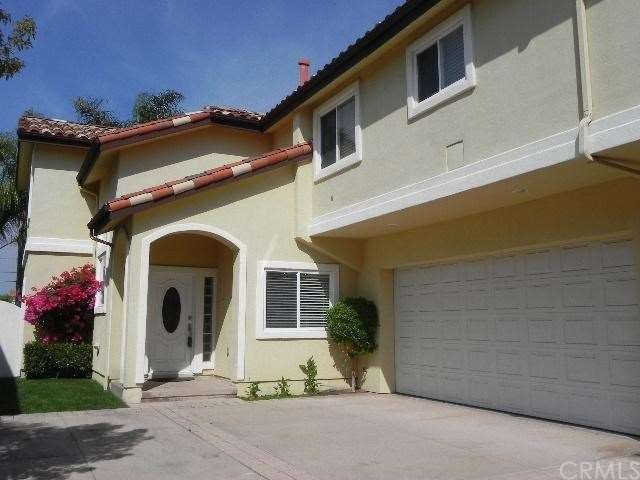 Beautiful 2 story townhome.  Great curb appeal.  2