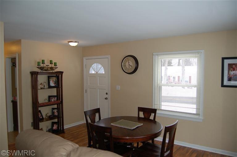 1818 Diamond Ave NE, Grand Rapids, MI 49505 - photo 1