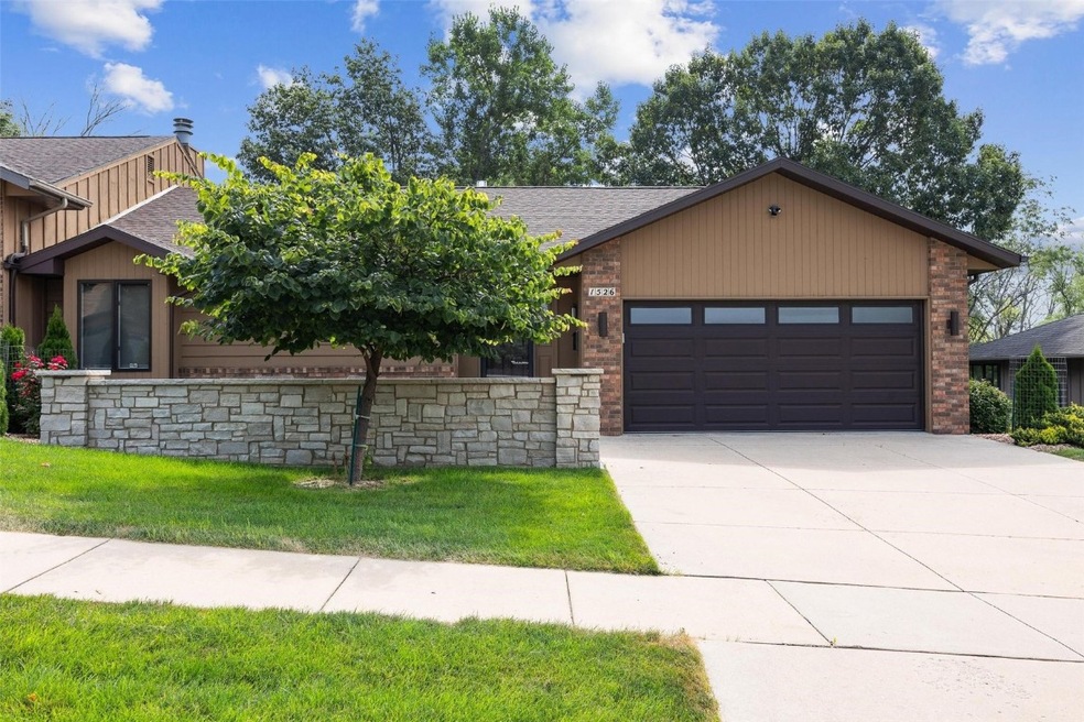 1526 Matterhorn Dr NE, Cedar Rapids, IA 52402 - photo 1