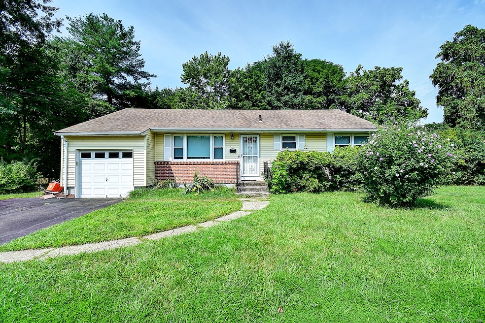 11 Mitchell Dr, Bloomfield, CT 06002 - photo 1