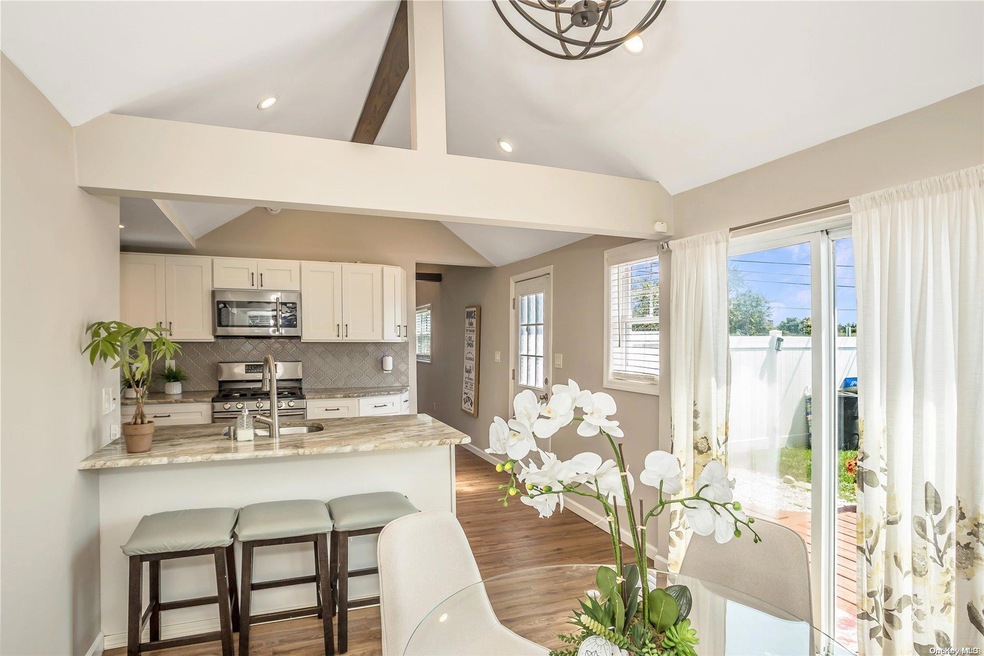 421 Venetian Blvd, Lindenhurst, NY 11757 - photo 1