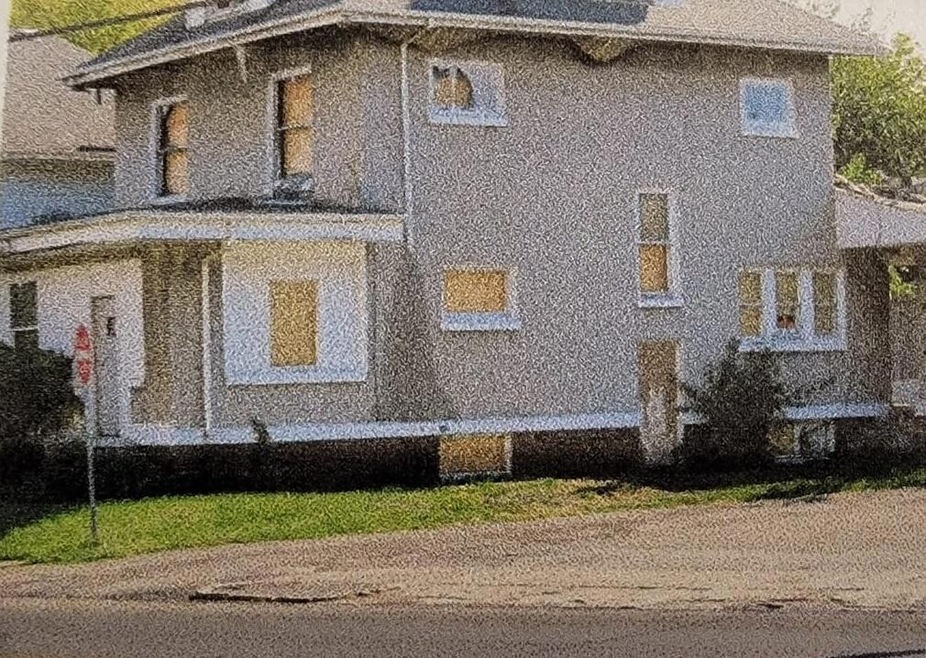 583 W Main St