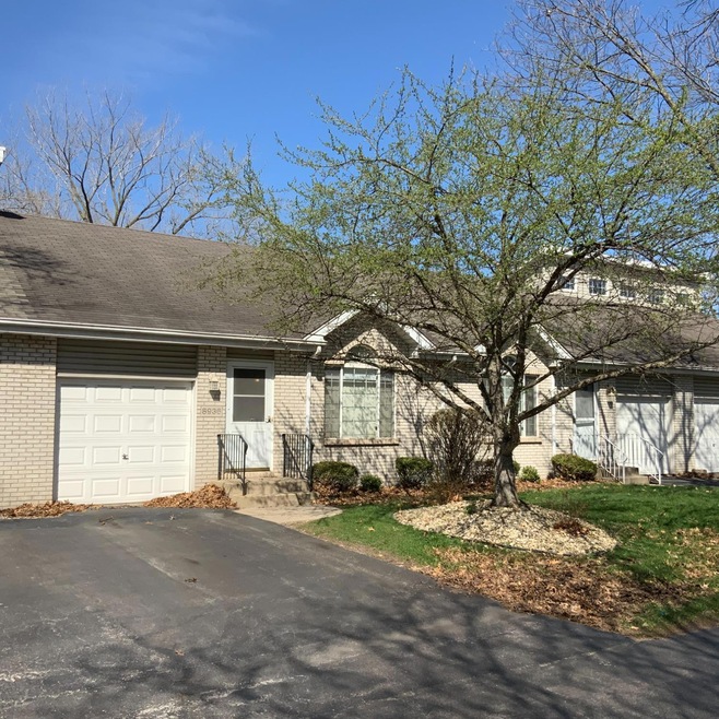 8936 Price Cir, Highland, IN 46322 - photo 1