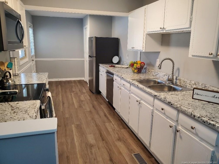 877 Stoneykirk Dr, Fayetteville, NC 28314 - photo 1