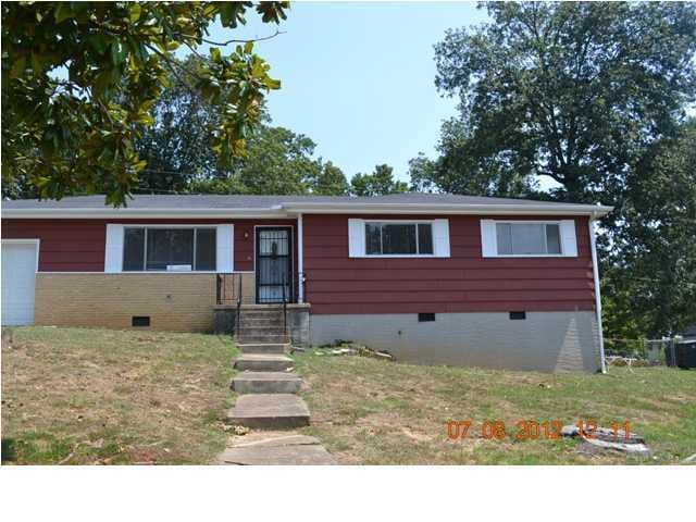 1401 Cloverdale Cir, Hixson, TN 37343 - photo 1