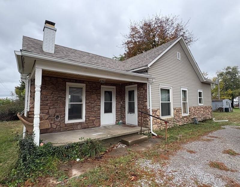 214 S Washington St, Geff, IL 62842 - photo 1