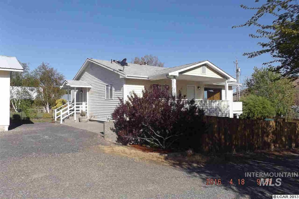 1316 4th St unit Above the ball field, Asotin, WA 99402 - photo 1