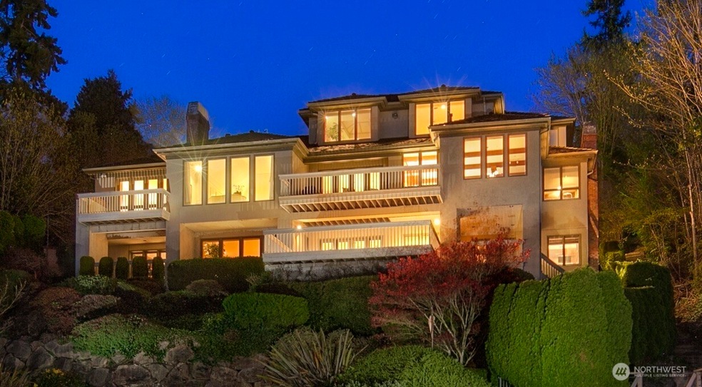 7417 W Mercer Way, Mercer Island, WA 98040 - photo 1