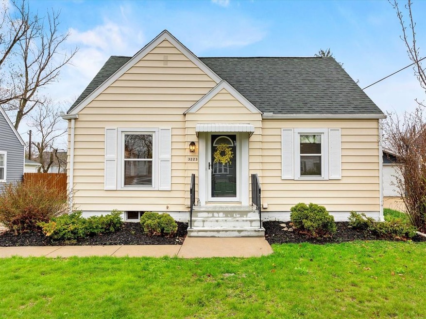 3223 Soutter Ave SE, Cedar Rapids, IA 52403 - photo 1
