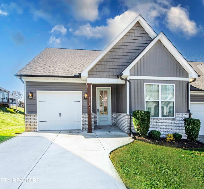 7619 Long Shot Ln, Knoxville, TN 37918 - photo 1