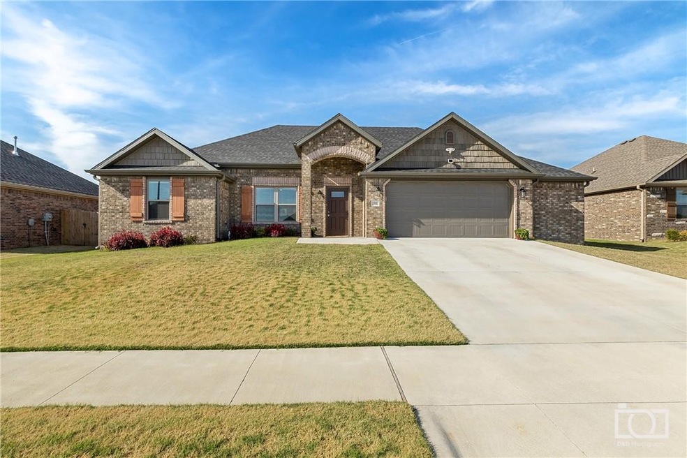 551 Captain Hopkins St, Prairie Grove, AR 72753 - photo 1