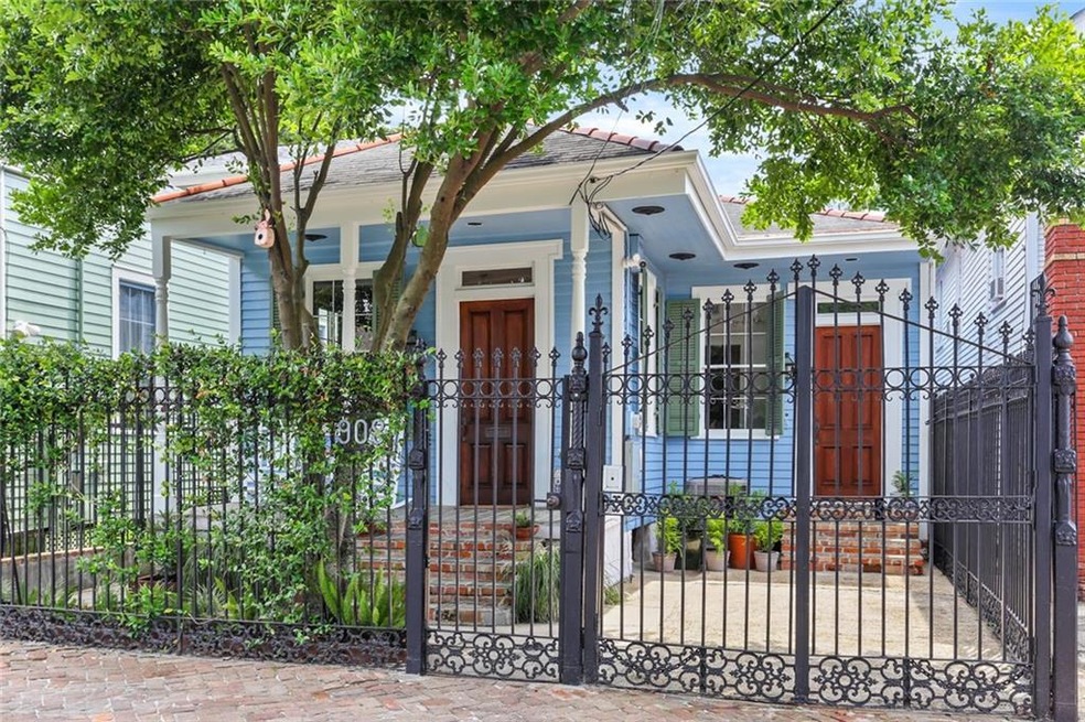 908 First St, New Orleans, LA 70130 - photo 1