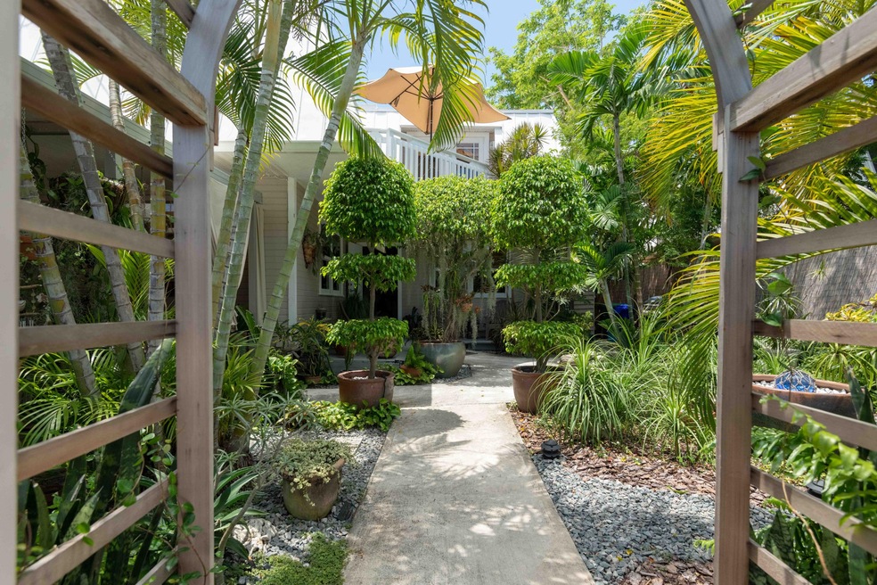 3228 Duck Ave27
