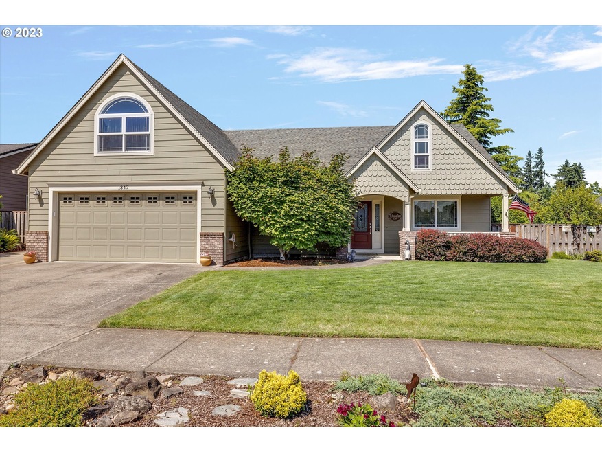 1347 N Grant St, Canby, OR 97013 - photo 1