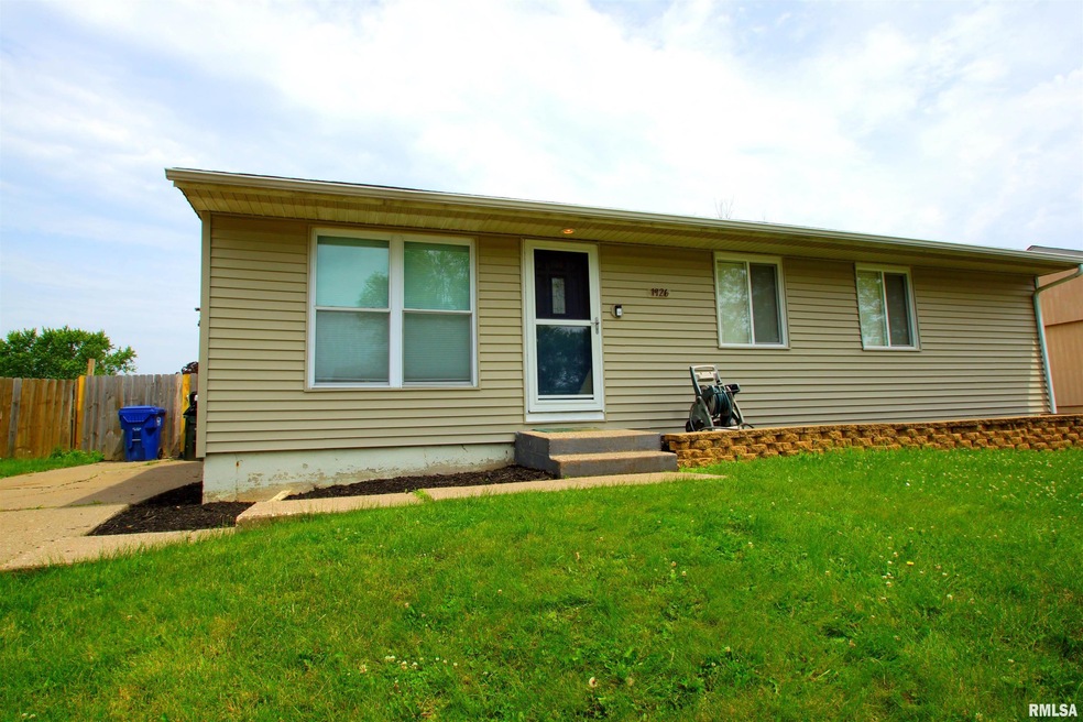 1926 W 54th St, Davenport, IA 52806 - photo 1