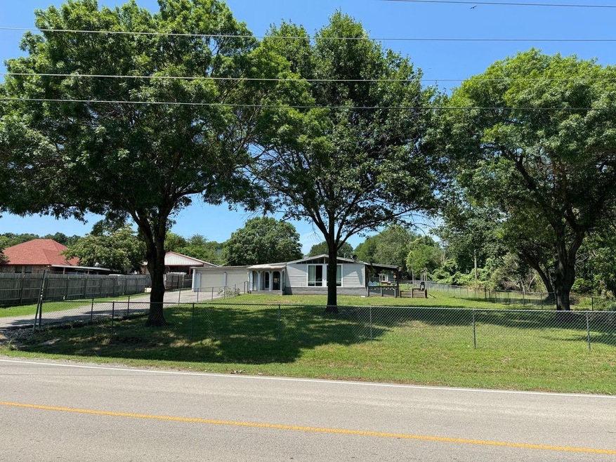 1033 W Lake Dr, Weatherford, TX 76087 - photo 1