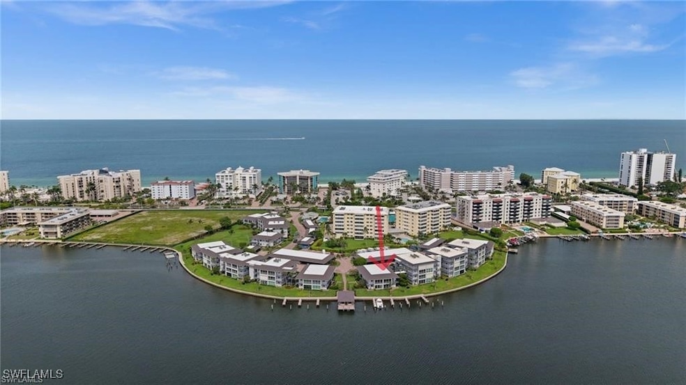 Steps from Beach directly on Moorings Bay.