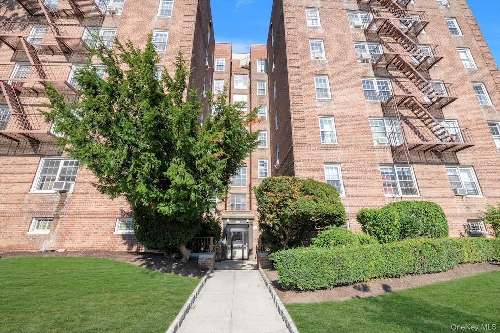 63-93 Woodhaven Blvd unit 2F3, Rego Park, NY 11374 - photo 1