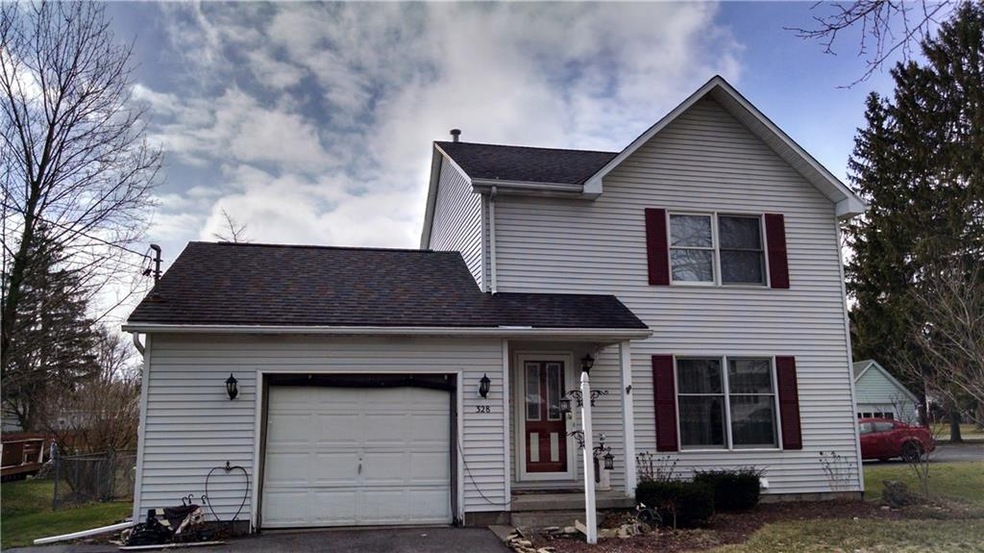 NICELY MAINTAINED 3 BEDRM/1.5 BATH HOME!