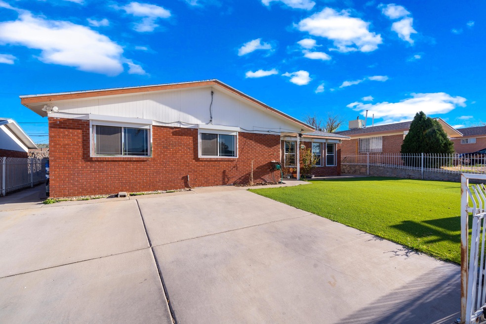 10212 Honolulu Dr, El Paso, TX 79925 - photo 1