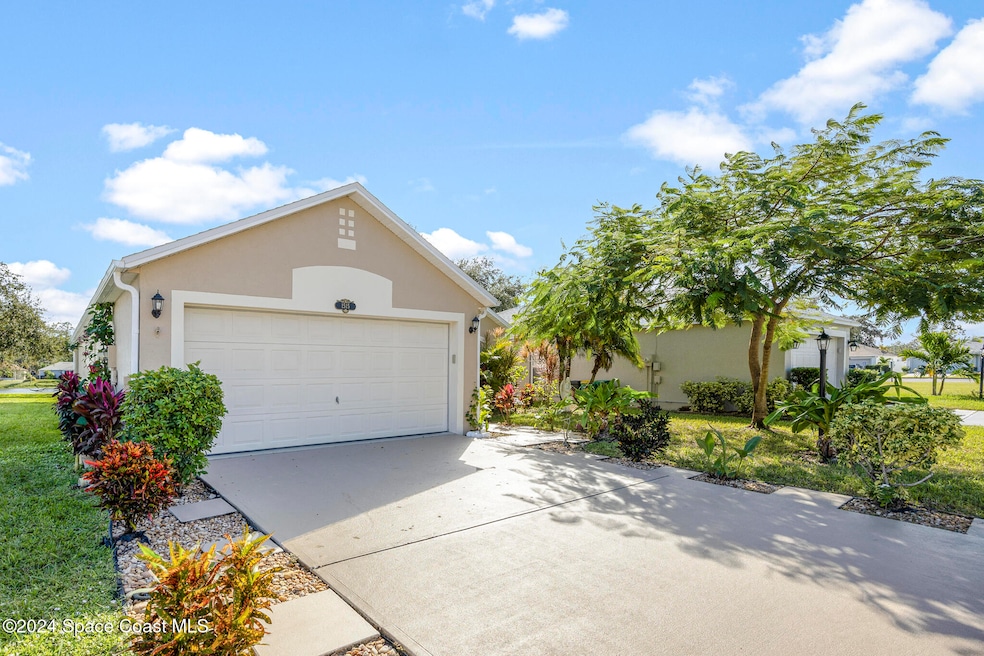 1515 Vista Lake Cir, Melbourne, FL 32904 - photo 1