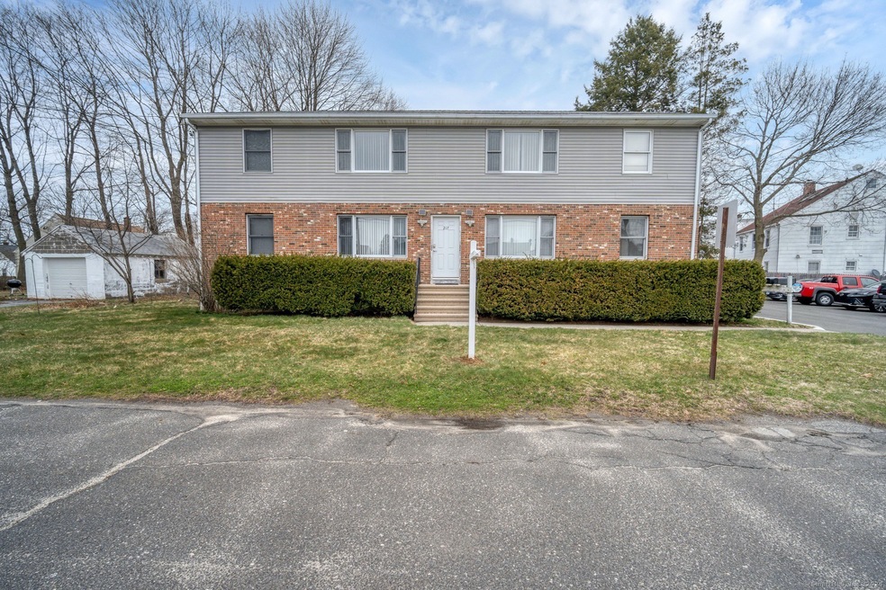 217 Charlotte St, Waterbury, CT 06704 - photo 1