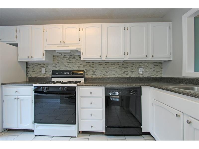Bright cheery kitchen with upgraded glass tile bac