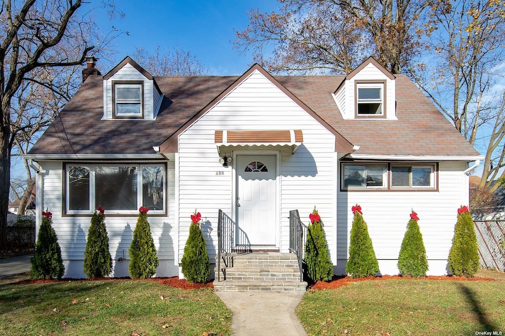 488 Clinton Ave, Rockville Centre, NY 11570 - photo 1