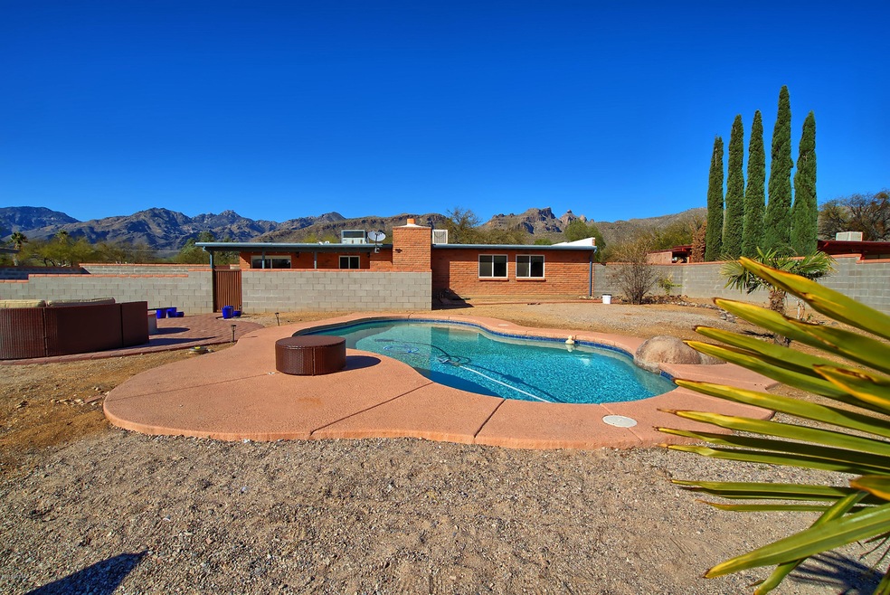 Pool w/Mountain Views