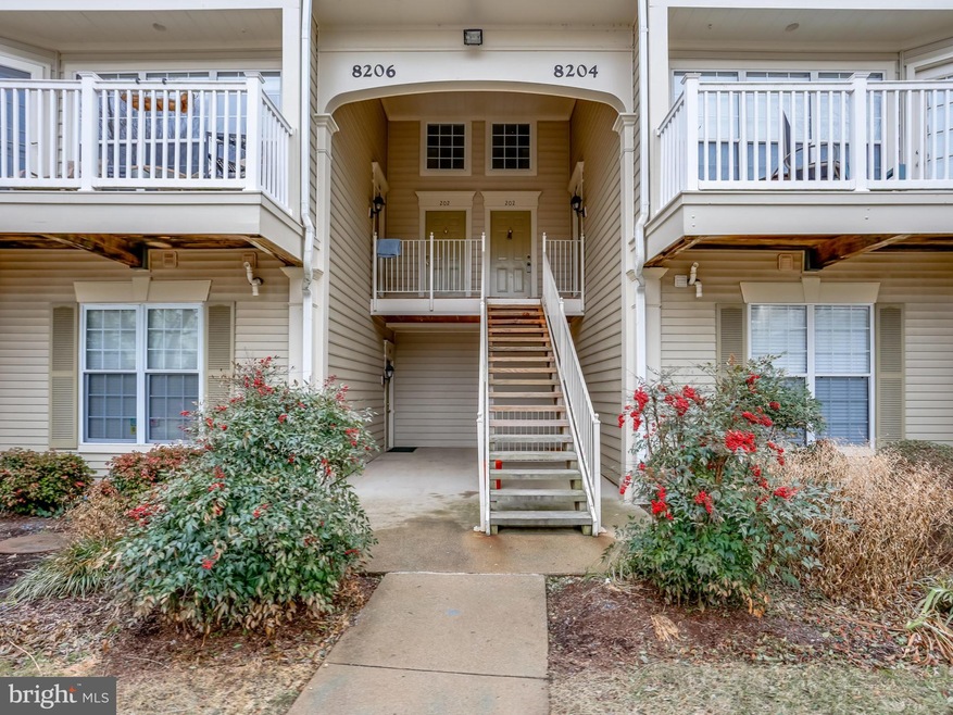 8204 Catbird Cir unit 202, Lorton, VA 22079 - photo 1