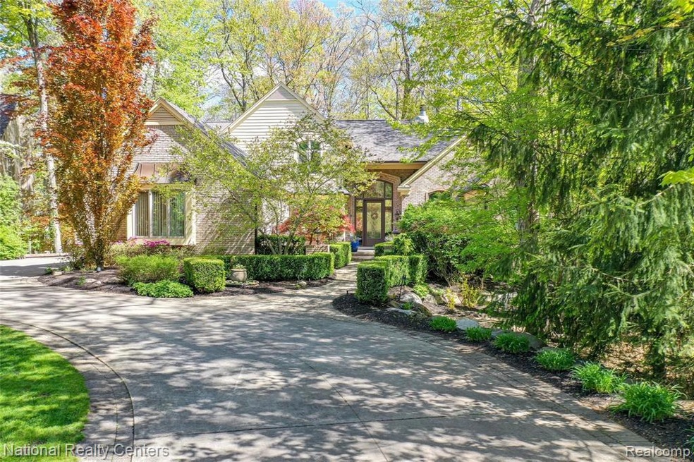 7114 Elder Ct S, West Bloomfield, MI 48324 - photo 1