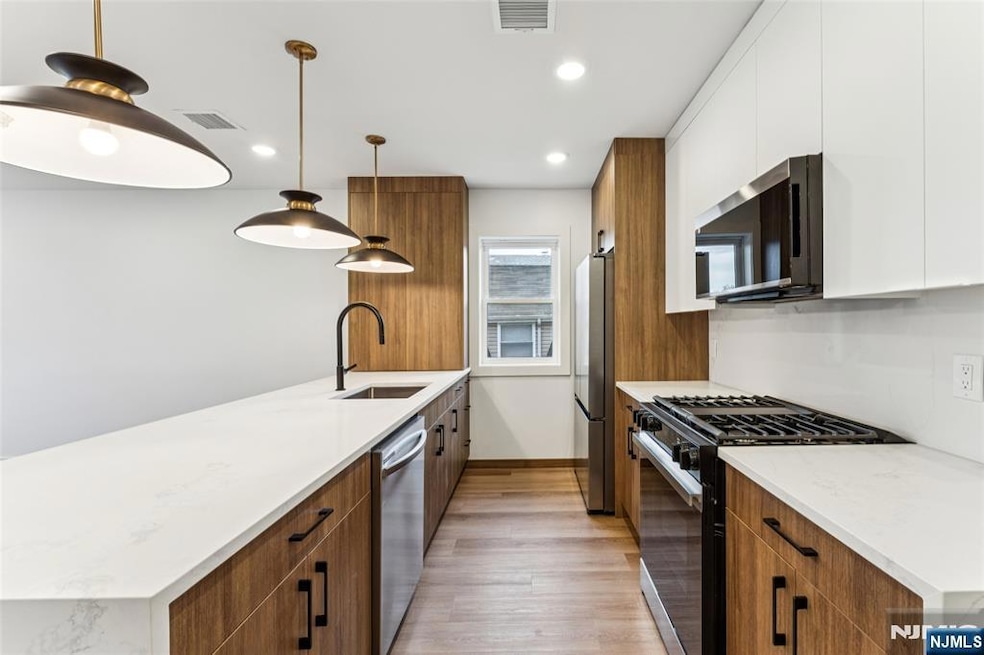 84 Hollywood Ave unit 2, East Orange, NJ 07018 - photo 1