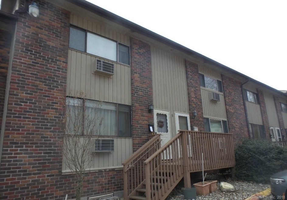 240 Oakville Ave unit D, Waterbury, CT 06708 - photo 1