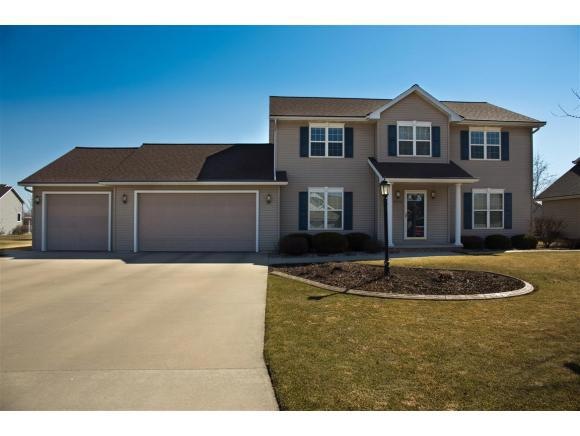 N9360 Snapdragon Ln, Appleton, WI 54915 - photo 1