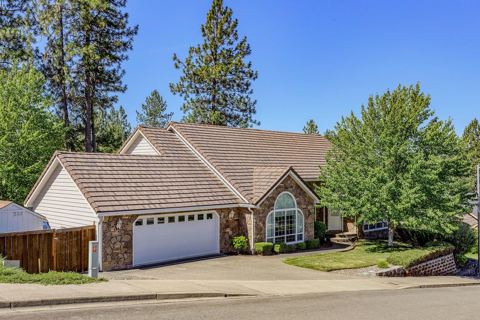 245 Landau Ln, Grants Pass, OR 97527 - photo 1