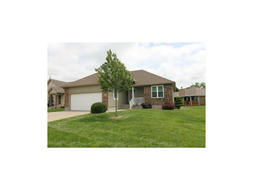 603 Meadowlark Dr, Raymore, MO 64083 - photo 1