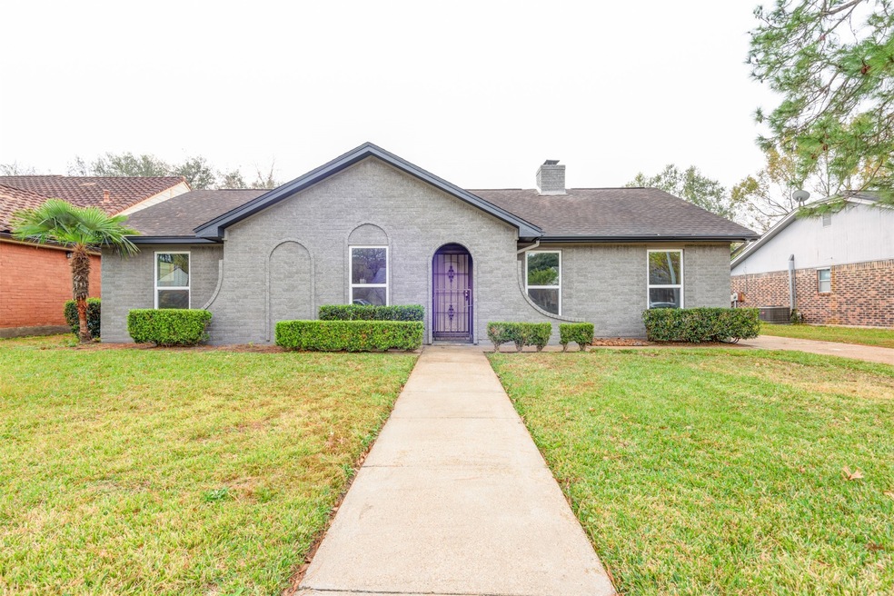 4011 Saratoga Dr, Houston, TX 77088 - photo 1