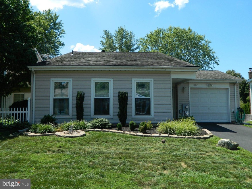 109 Chesapeake Dr, Newtown, PA 18940 - photo 1