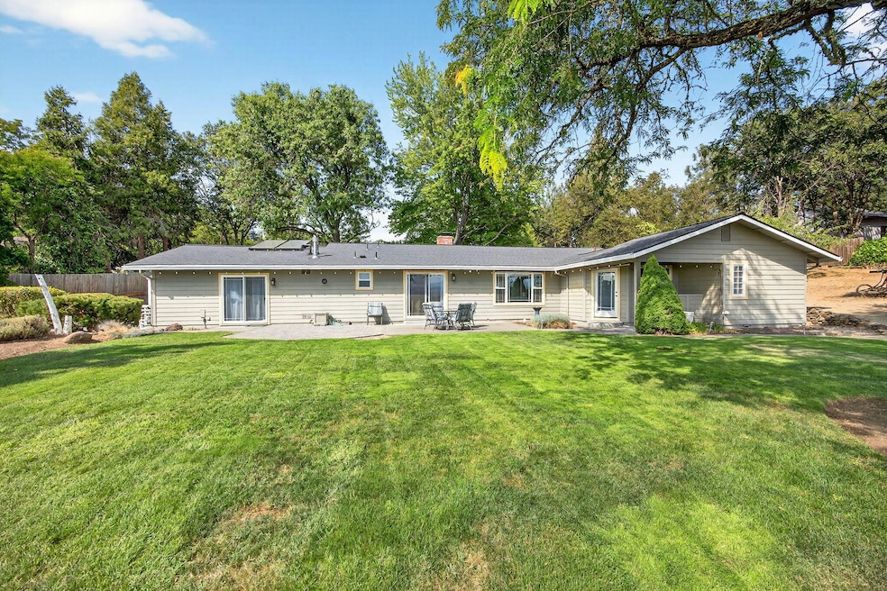 1773 Alta Vista Rd, Eagle Point, OR 97524 - photo 1