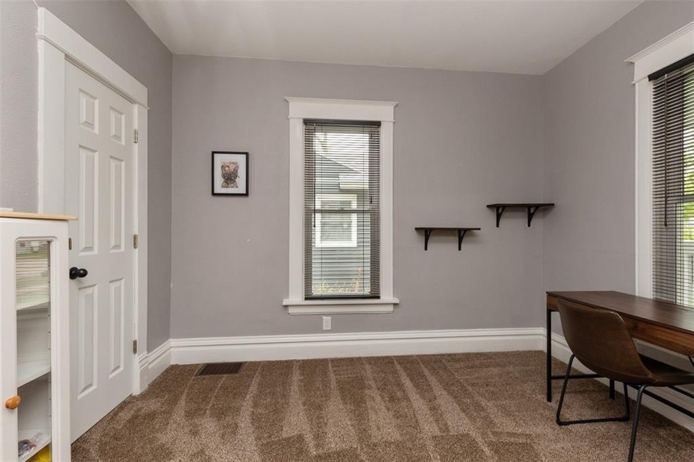 1406 K St SW, Cedar Rapids, IA 52404 - photo 1