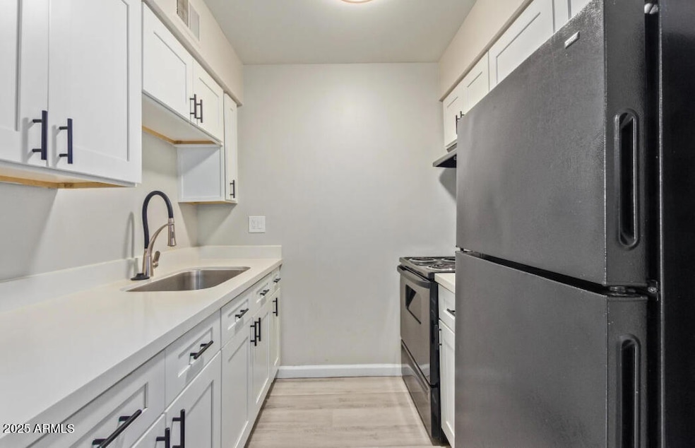 3406 E Pinchot Ave unit 13, Phoenix, AZ 85018 - photo 1