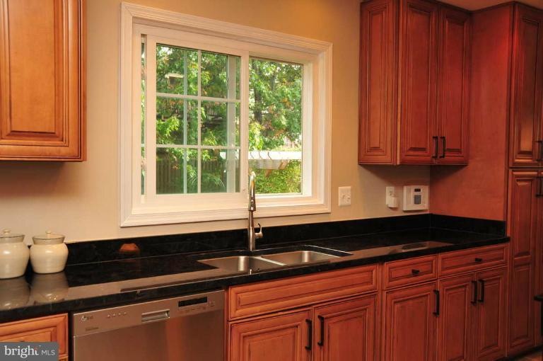 17320 Pickwick Dr, Purcellville, VA 20132 - photo 1