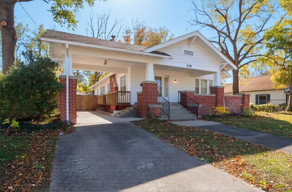 519 W Cherry St, Nevada, MO 64772 - photo 1