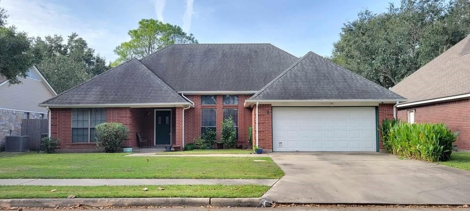 Lease or lease-to-own this practical & spacious ho