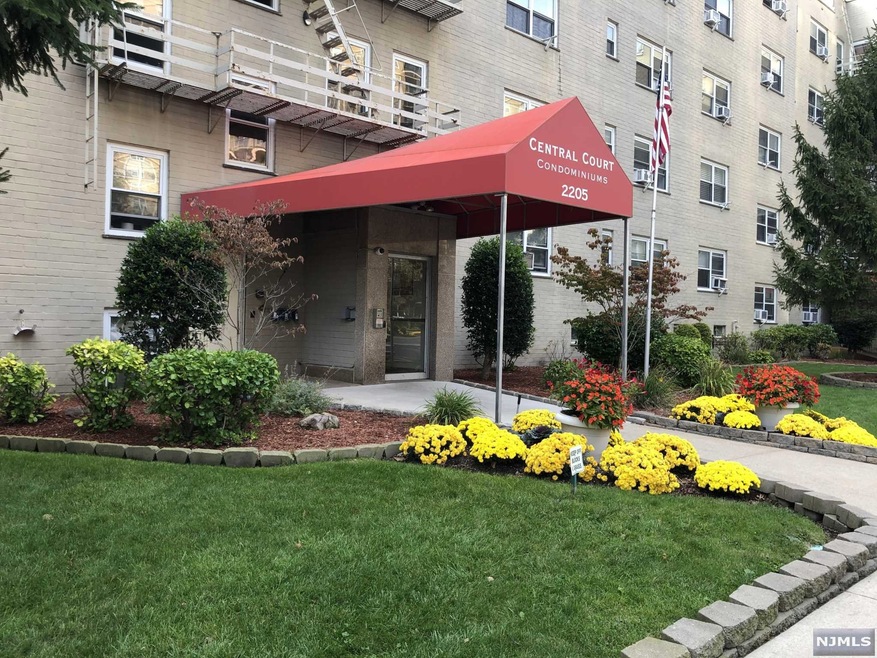 2205 N Central Rd unit 5A, Fort Lee, NJ 07024 - photo 1