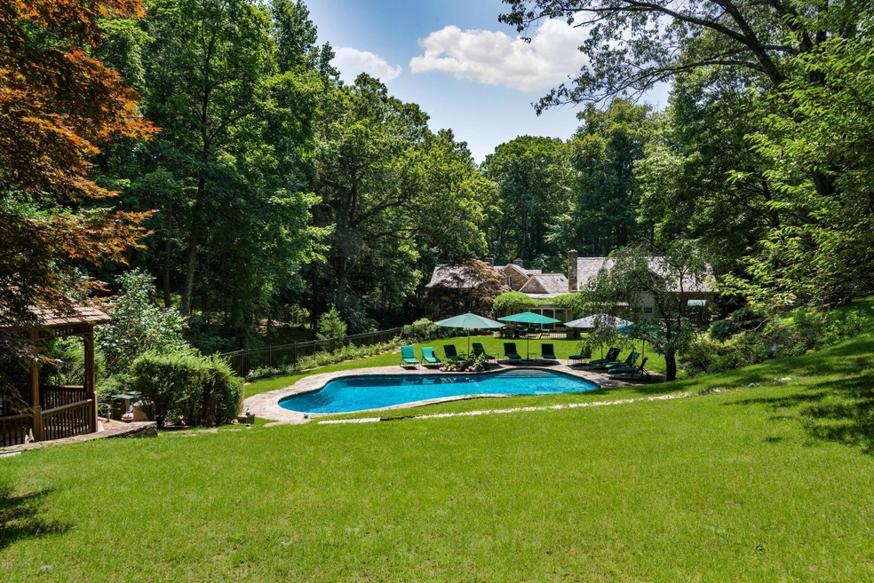 19 Witherell Dr, Greenwich, CT 06831 - photo 1