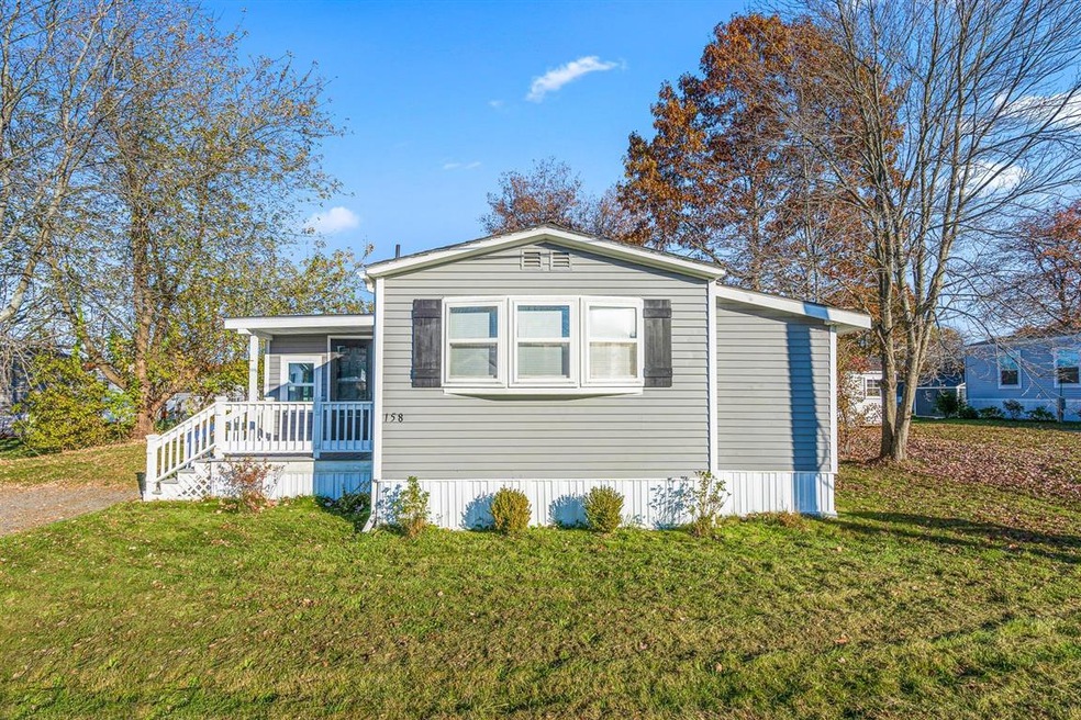 158 Staples St, Seabrook, NH 03874 - photo 1