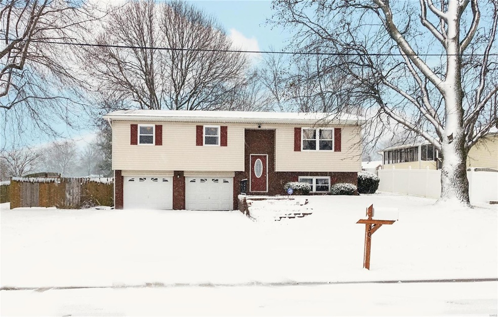 301 Lakeview Acres Dr, Collinsville, IL 62234 - photo 1