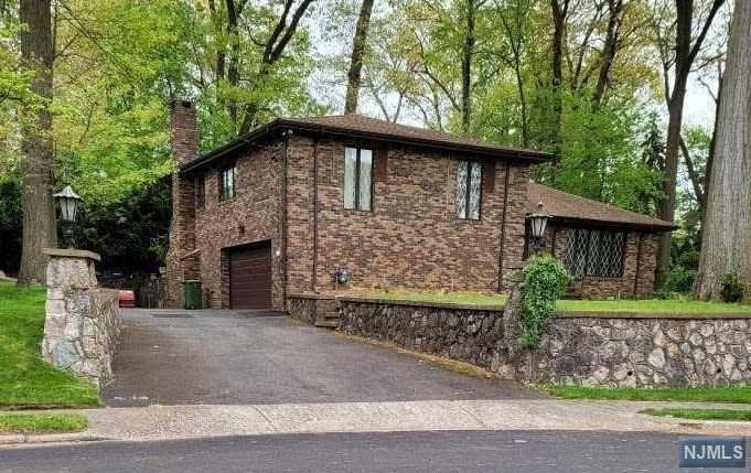 377 Valley View Ave, Paramus, NJ 07652 - photo 1