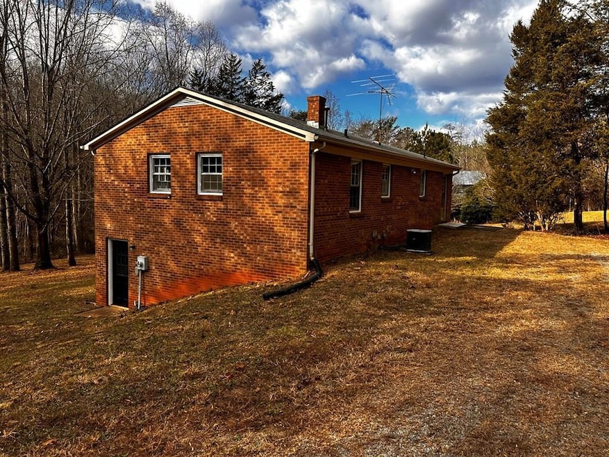 645 Avendale Rd, Callands, VA 24530 - photo 1